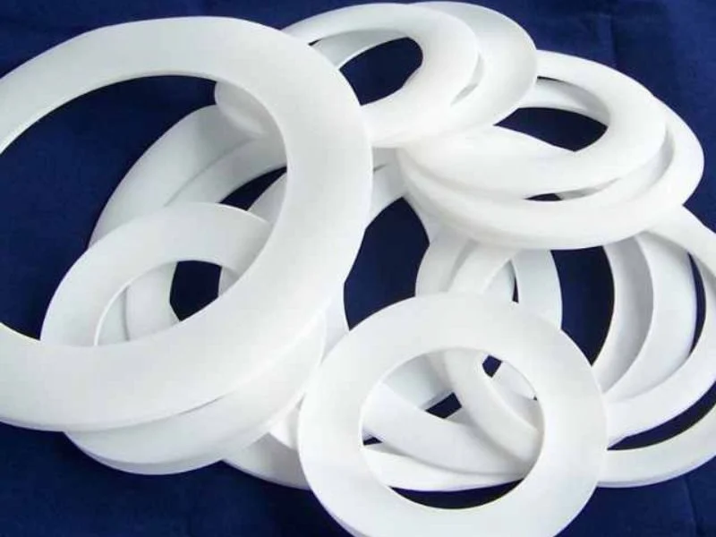 Componenti in PTFE caricati con Peflon per l'industria chimica e petrolchimica.
