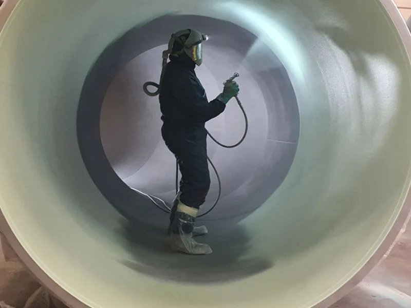 Revêtement flexible en fluoropolymère THV pour réservoirs et canalisations